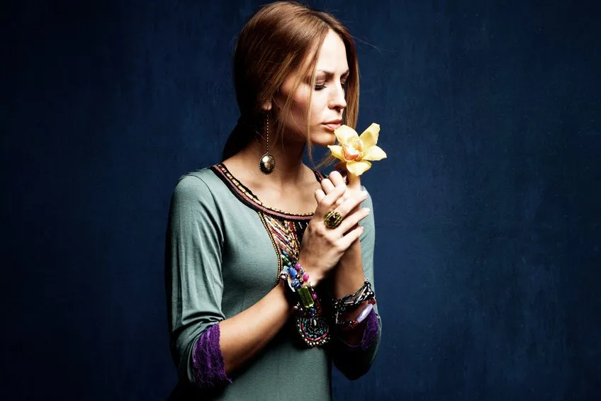 Mindfulness promoting clarity, with person engaging mindfully in a situation