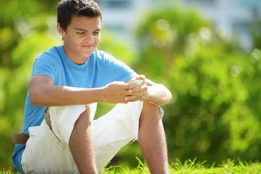 Teens & tech: Managing challenges of constant smartphone usage