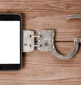 How I Ditched My Phone and Unbroke My Brain