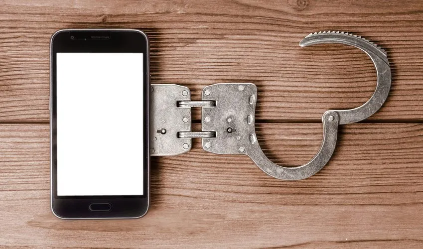 How I Ditched My Phone and Unbroke My Brain